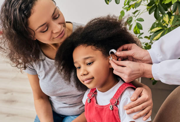 Fitting a hearing aid device on a child